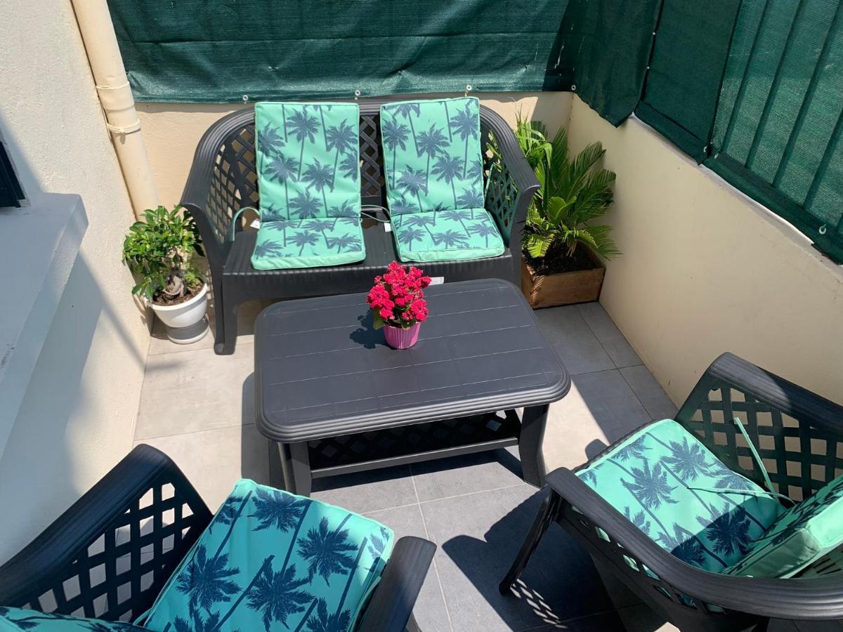 Grand Tres Agreable Avec Bar, Cuisine Et Terrasse Apartamento