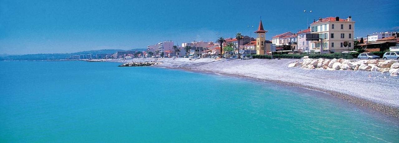 Grand Tres Agreable Avec Bar, Cuisine Et Terrasse Apartamento