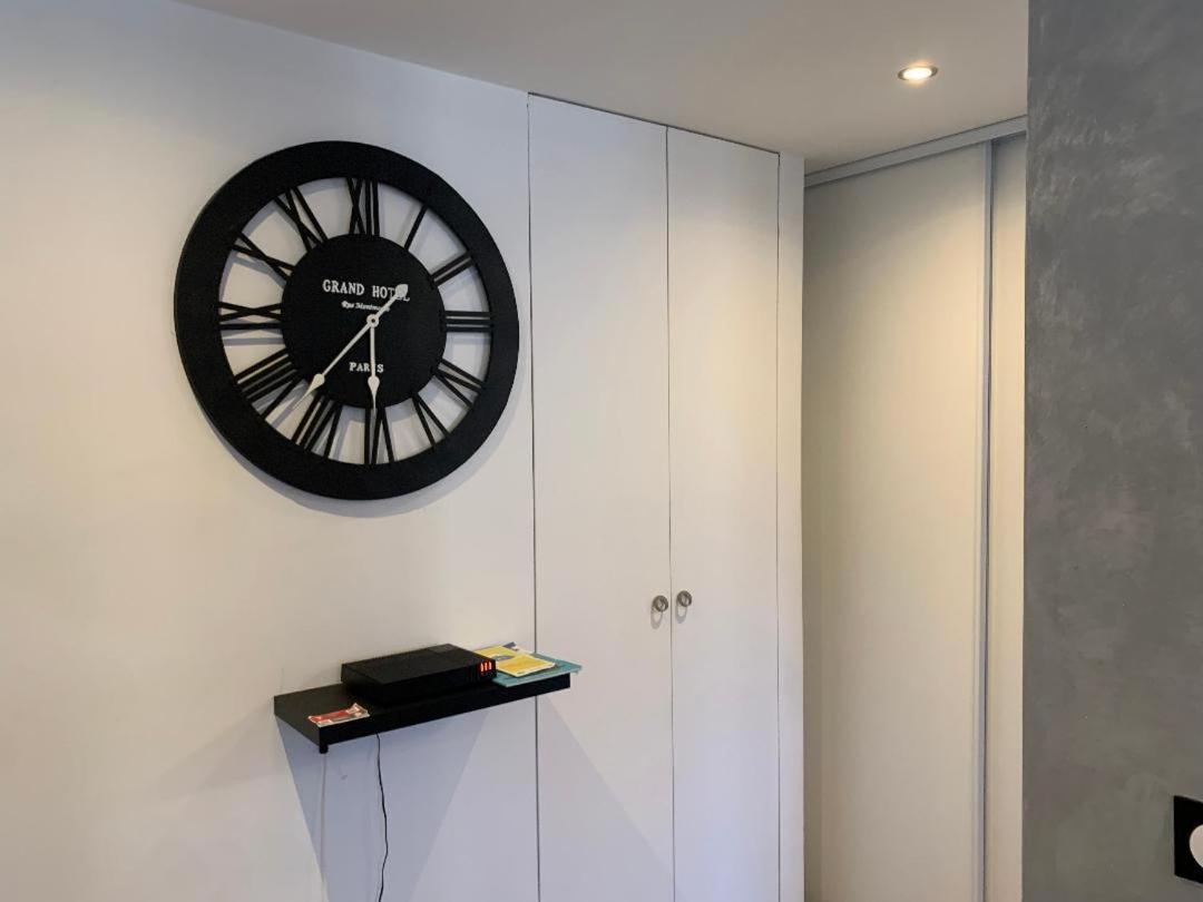 Grand Tres Agreable Avec Bar, Cuisine Et Terrasse Appartement *