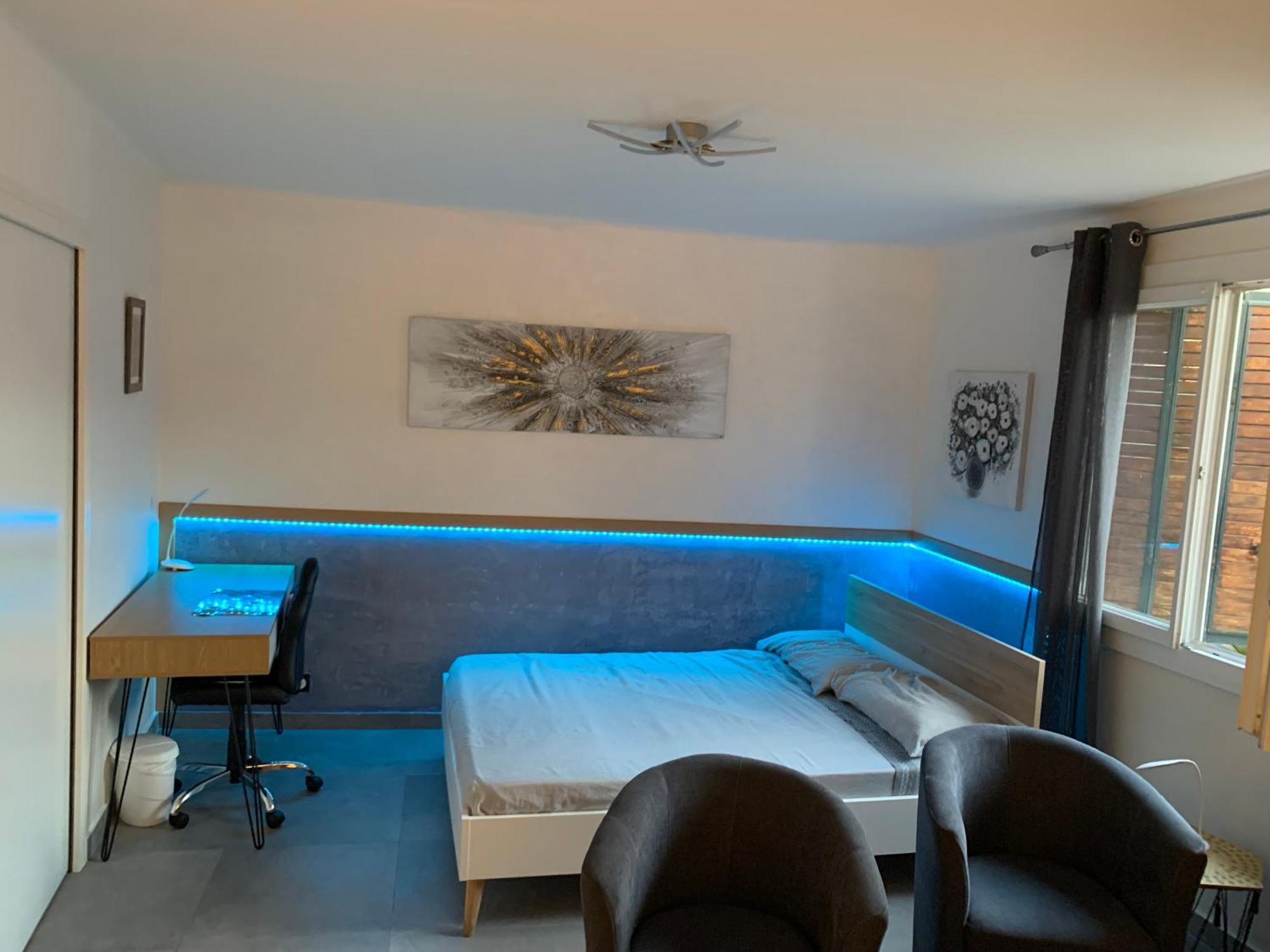 Apartment Grand Tres Agreable Avec Bar, Cuisine Et Terrasse *