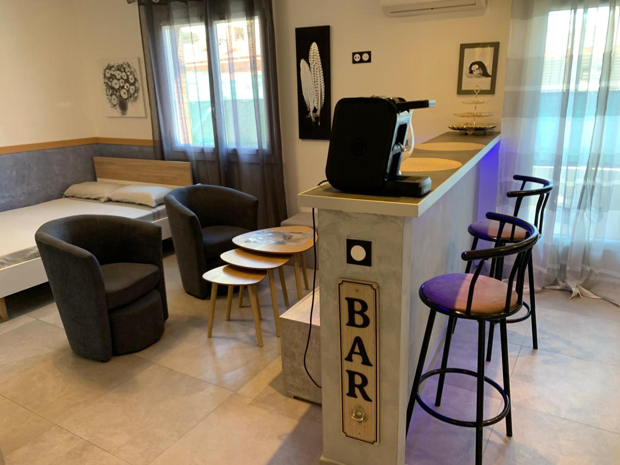 Grand Tres Agreable Avec Bar, Cuisine Et Terrasse Appartement Cagnes-sur-Mer
